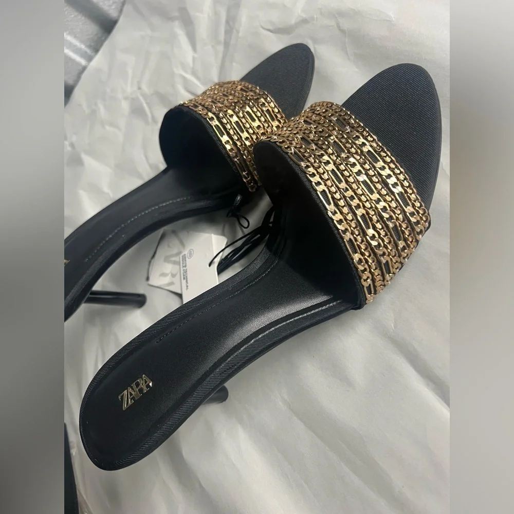 🔥🔥Zara chain trim heeled sandals